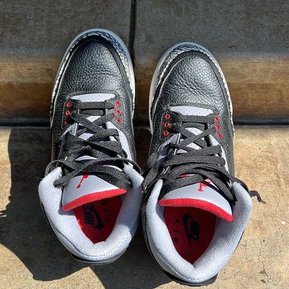 Nike Air Jordan 3 Black Cement 2018 in excellent condition. Men’s size 8.5 - Picture 4 of 9